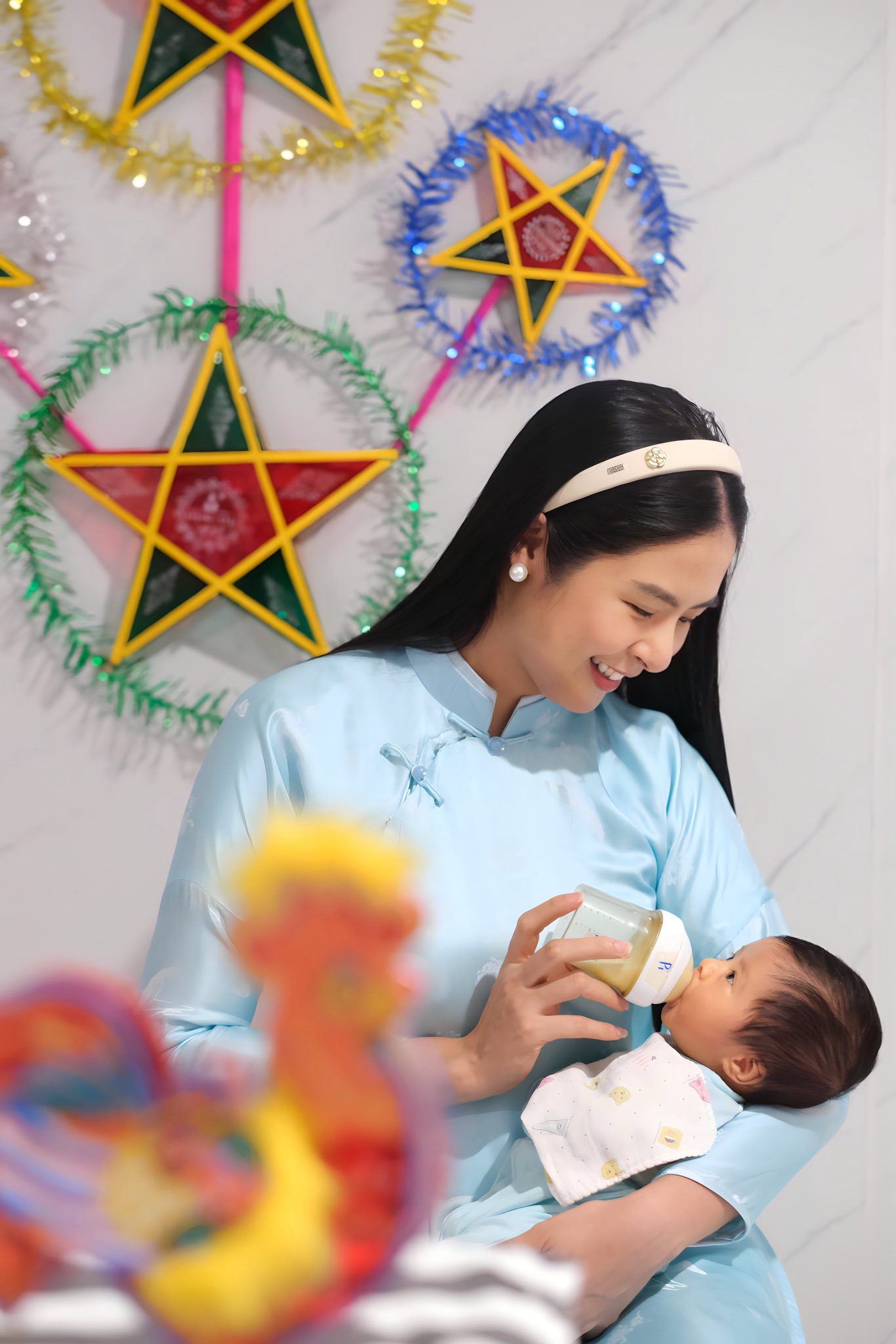 Picha - quý tử nhà HH Ngọc Hân: Em bé chào đời trong ca sinh hiếm, càng lớn ra dáng Picha - quý tử nhà HH Ngọc Hân: Em bé chào đời trong ca sinh hiếm, càng lớn ra dáng