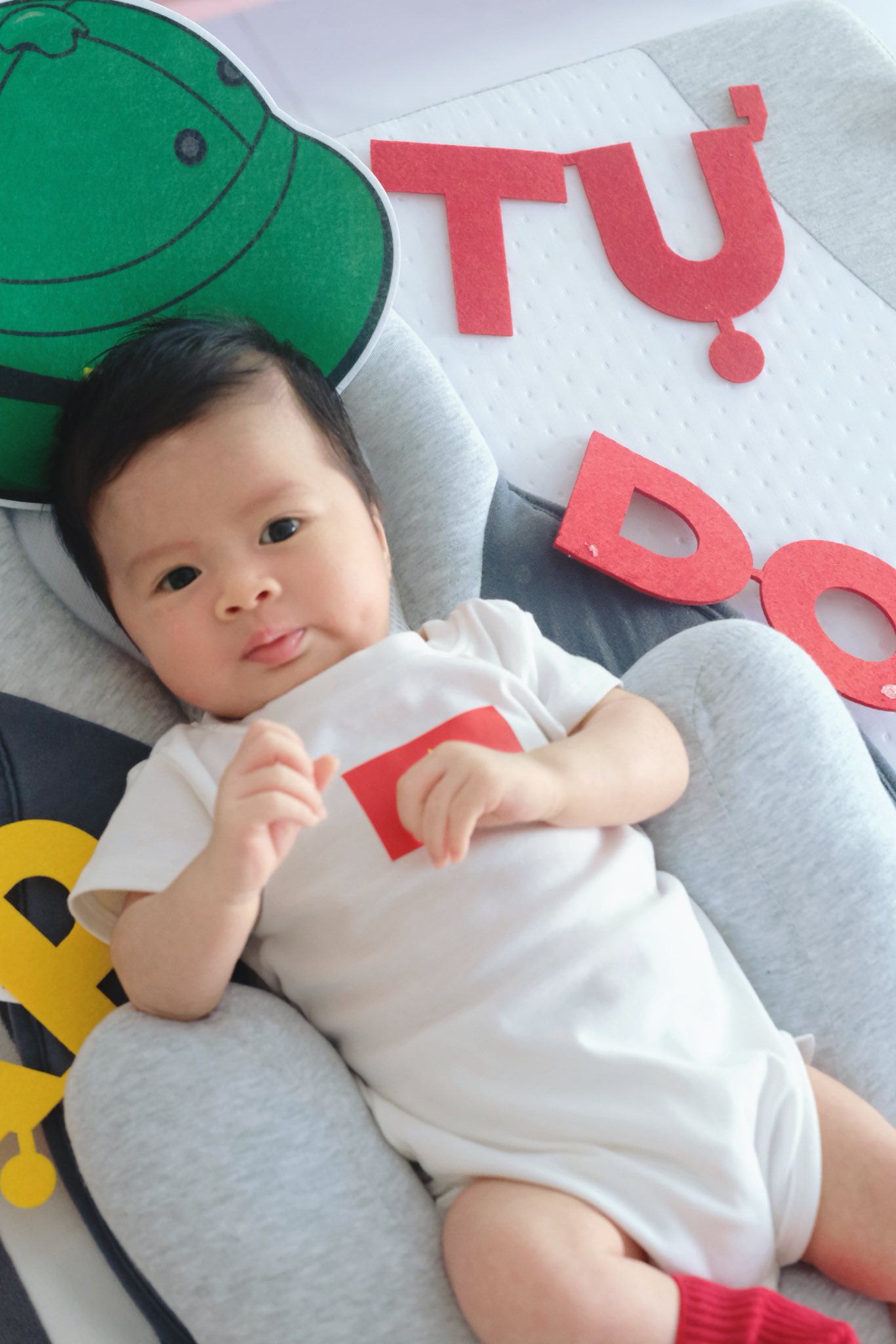 Picha - quý tử nhà HH Ngọc Hân: Em bé chào đời trong ca sinh hiếm, càng lớn ra dáng Picha - quý tử nhà HH Ngọc Hân: Em bé chào đời trong ca sinh hiếm, càng lớn ra dáng