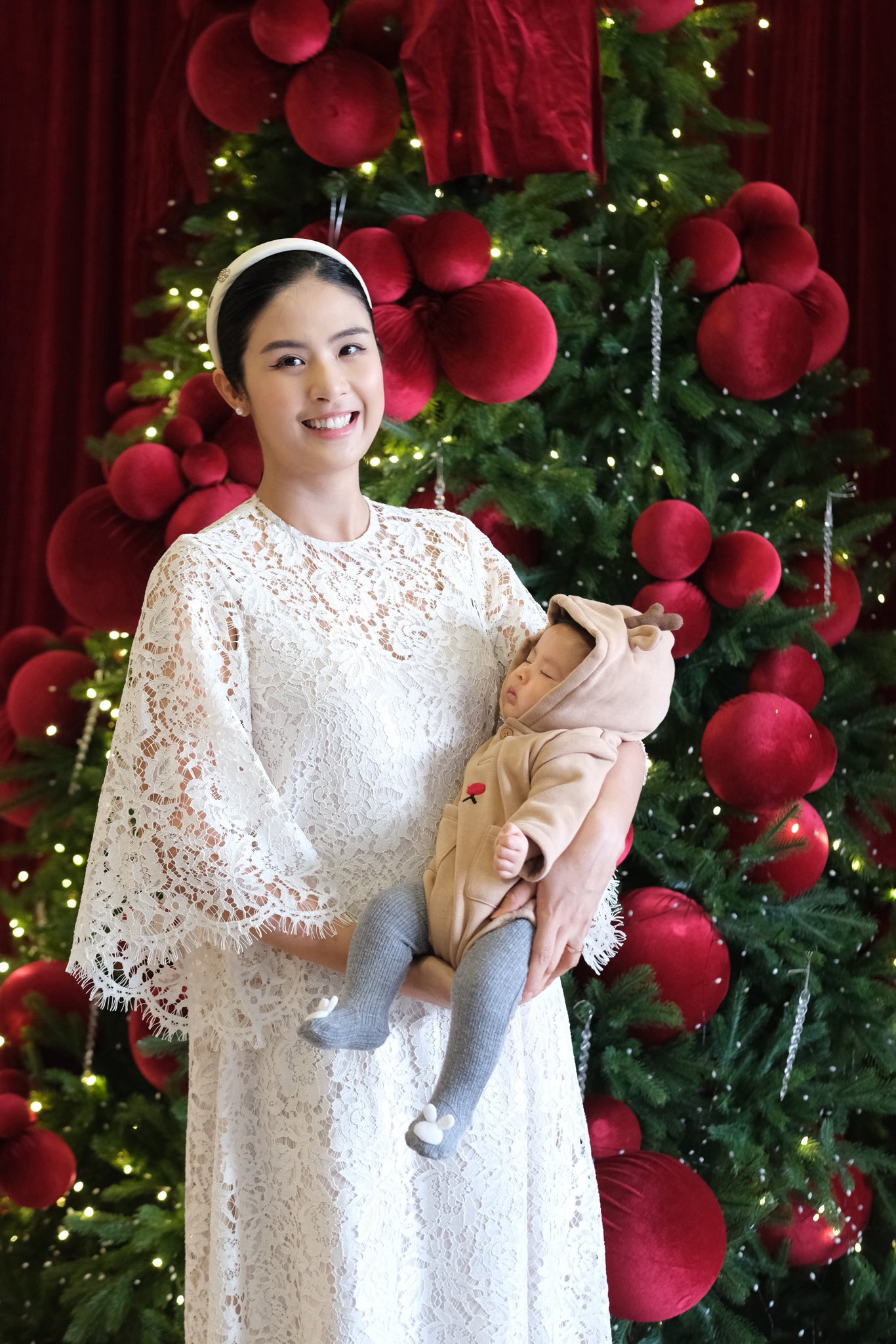 Picha - quý tử nhà HH Ngọc Hân: Em bé chào đời trong ca sinh hiếm, càng lớn ra dáng Picha - quý tử nhà HH Ngọc Hân: Em bé chào đời trong ca sinh hiếm, càng lớn ra dáng