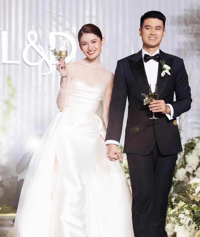 Á hậu Thùy Dung lần đầu công khai con gái đáng yêu gây sốt cộng đồng mạng - Ảnh 5. Á hậu Thùy Dung lần đầu công khai con gái đáng yêu gây sốt cộng đồng mạng - Ảnh 5.