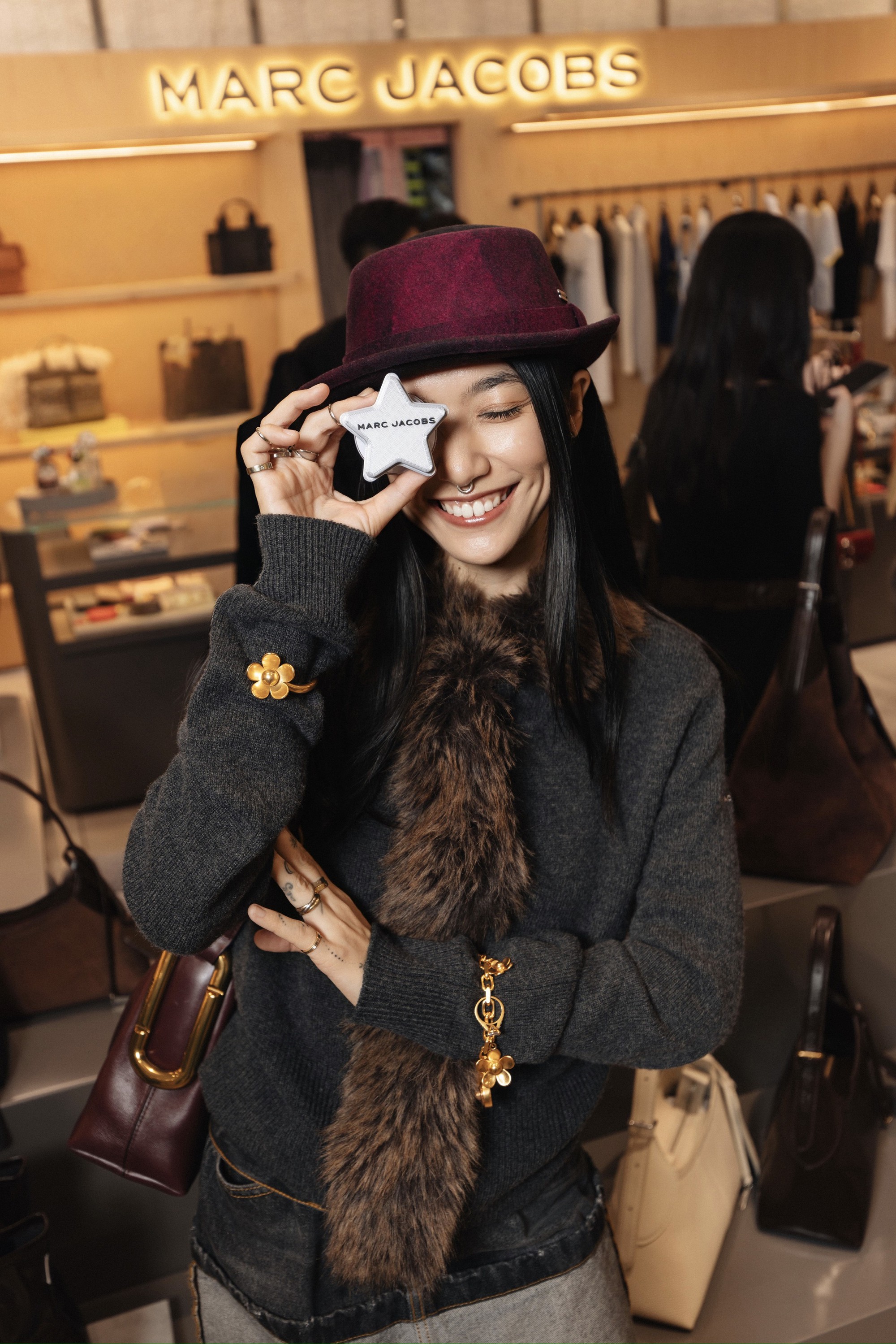 Marc Jacobs khai trương cửa h&agrave;ng mới tại Takashimaya v&agrave; ra mắt BST Thu - Đ&ocirc;ng 2026 - Ảnh 10.