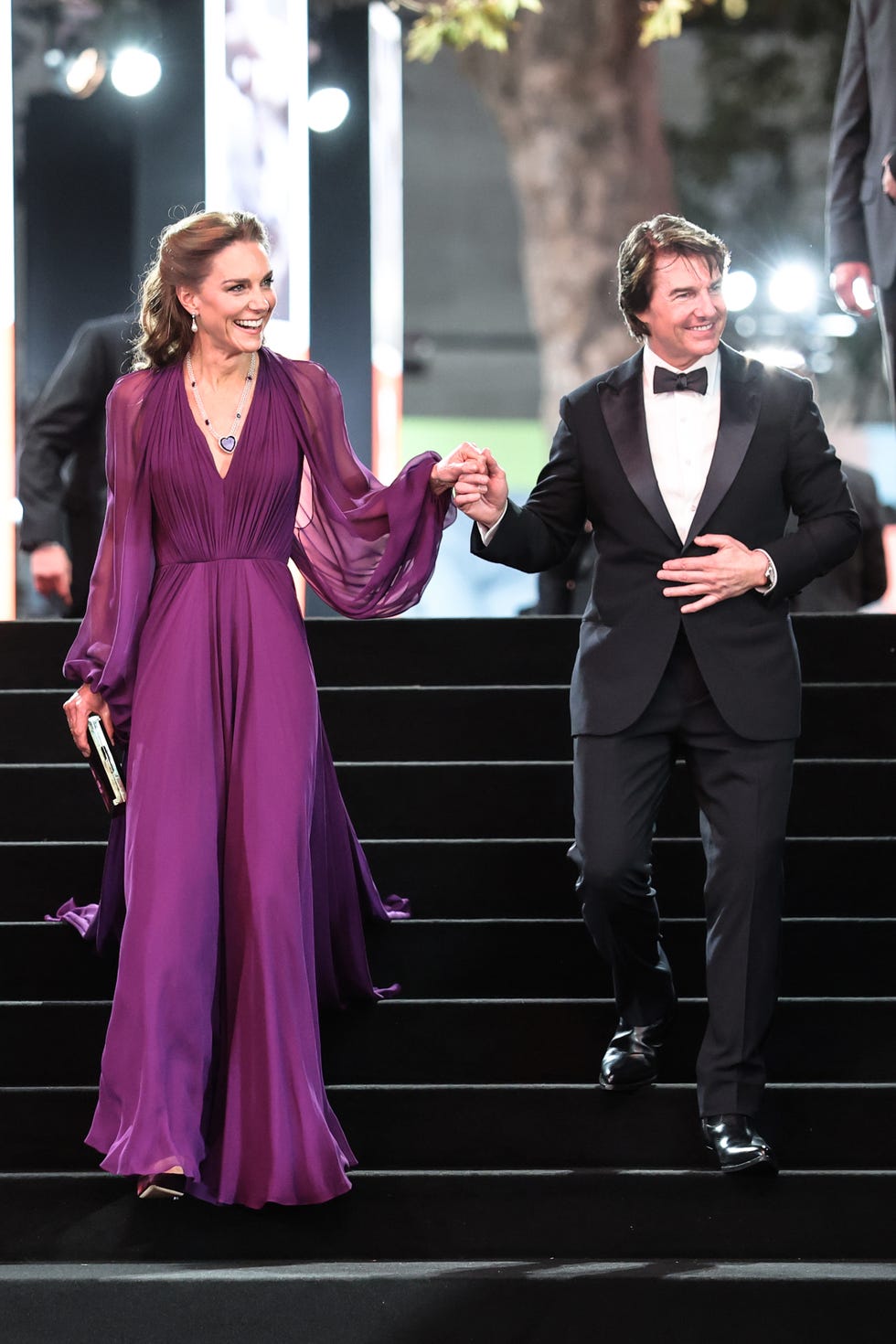 Tom Cruise khen ngợi Kate Middleton th&ocirc;ng minh v&agrave; h&agrave;i hước sau cuộc gặp thảm đỏ 2026 - Ảnh 3.