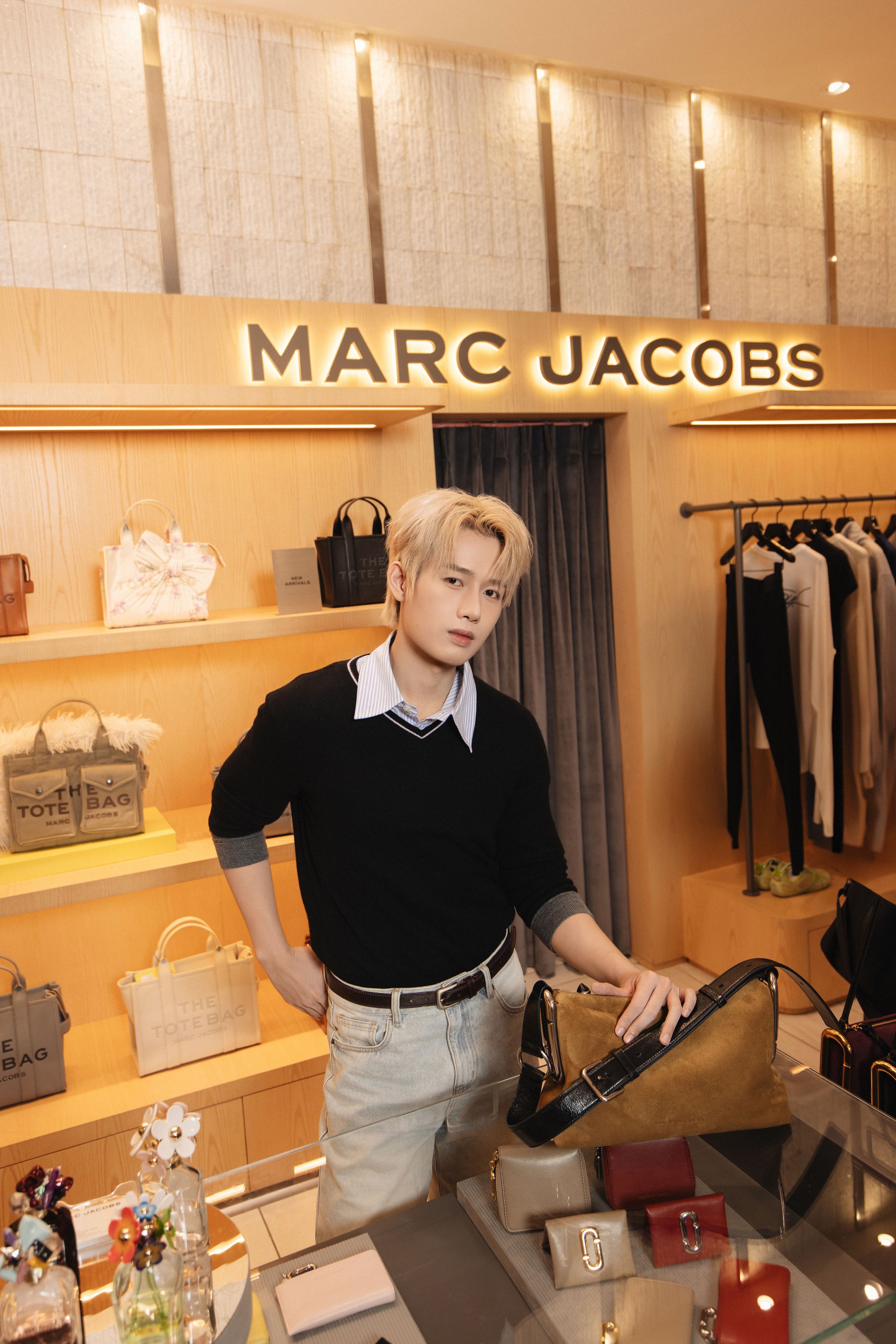 Marc Jacobs khai trương cửa h&agrave;ng mới tại Takashimaya v&agrave; ra mắt BST Thu - Đ&ocirc;ng 2026 - Ảnh 4.