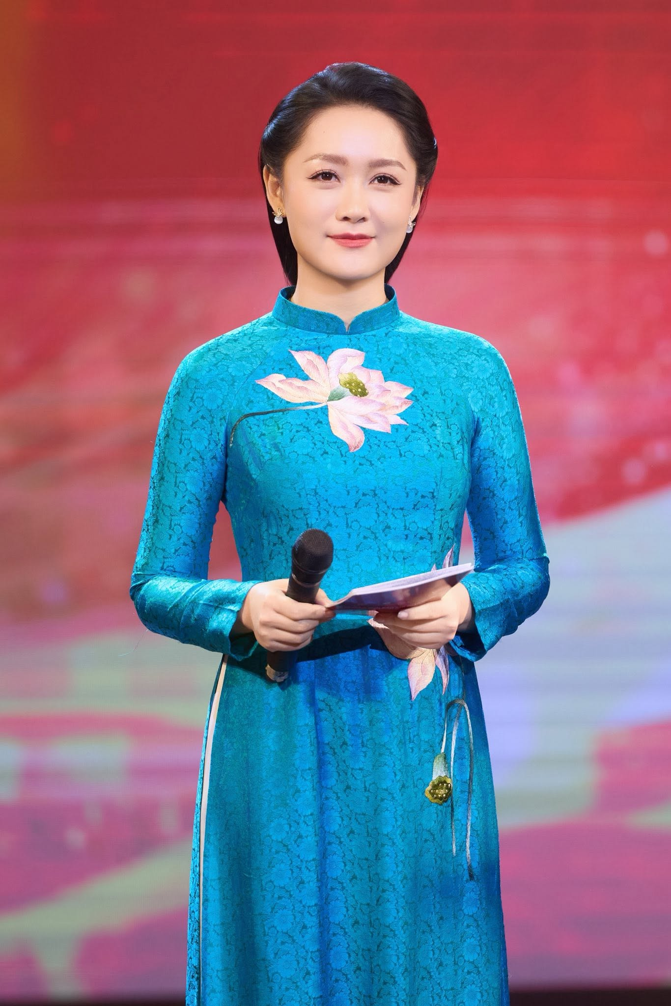 BTV Nguyễn Thu H&agrave;: Cuộc sống vi&ecirc;n m&atilde;n v&agrave; h&agrave;nh tr&igrave;nh sự nghiệp ấn tượng - Ảnh 5.