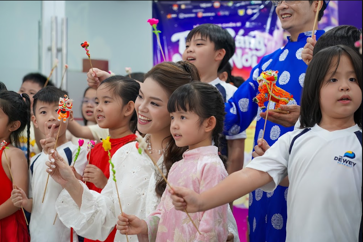Từ đồ chơi dân gian đến ký ức mới: Văn hóa truyền thống trong đời sống trẻ thơ - Ảnh 2. Từ đồ chơi dân gian đến ký ức mới: Văn hóa truyền thống trong đời sống trẻ thơ - Ảnh 2.