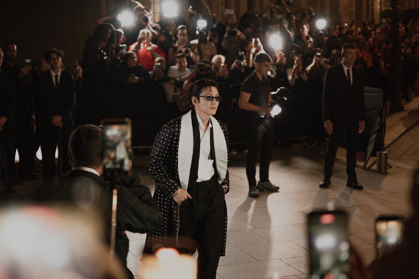 Ji Chang Wook tỏa s&aacute;ng tại Paris Fashion Week 2026 với phong c&aacute;ch lịch l&atilde;m - Ảnh 12.