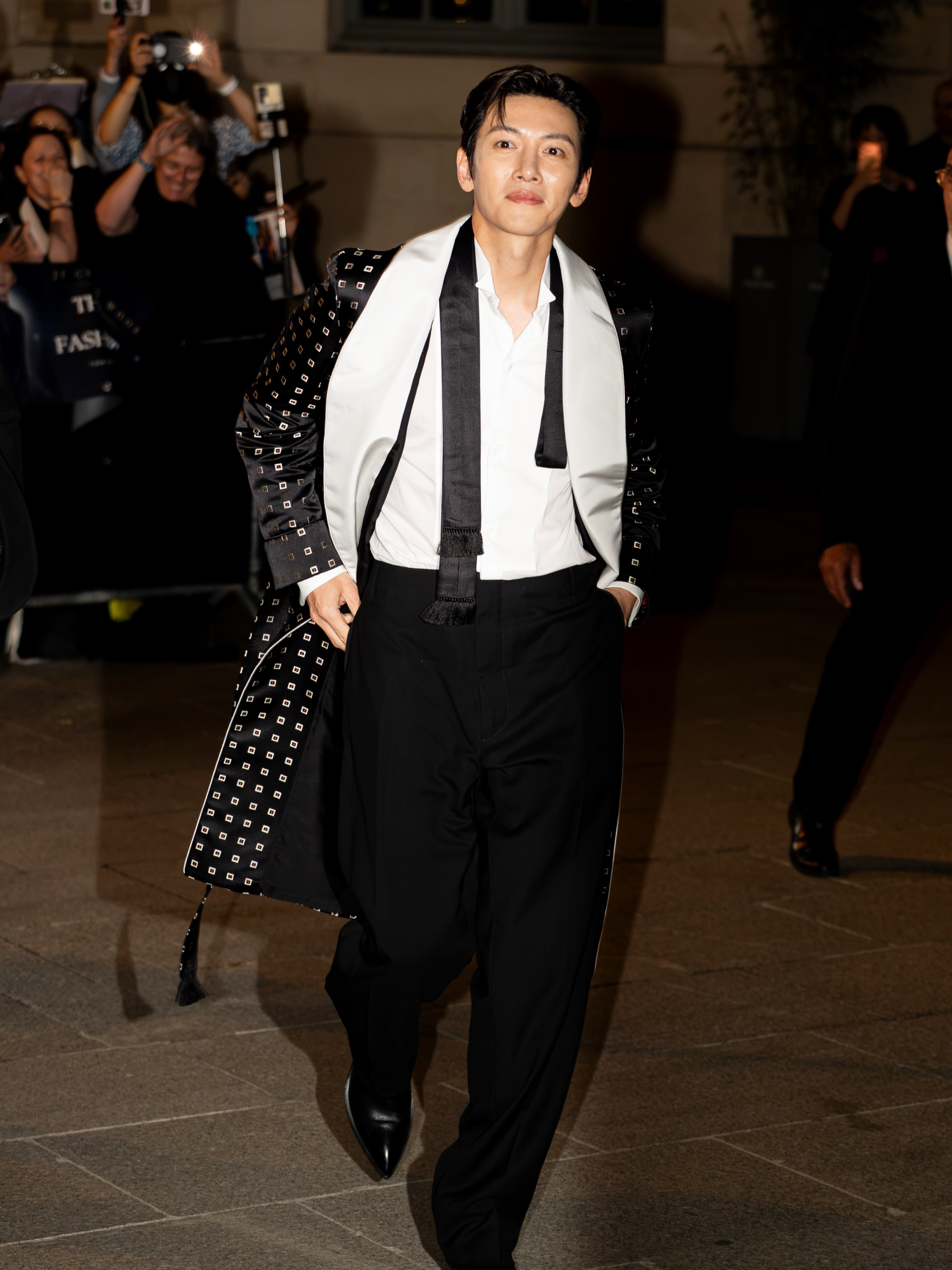 Ji Chang Wook tỏa s&aacute;ng tại Paris Fashion Week 2026 với phong c&aacute;ch lịch l&atilde;m - Ảnh 10.