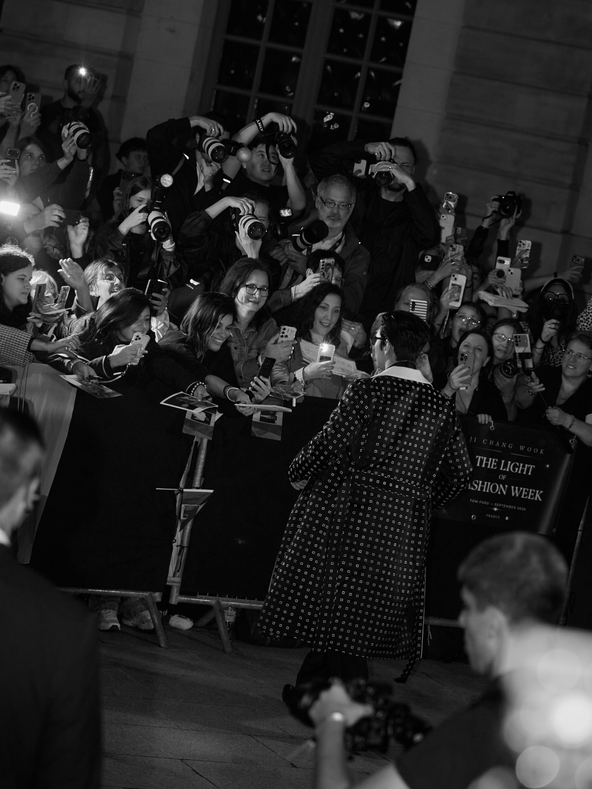 Ji Chang Wook tỏa s&aacute;ng tại Paris Fashion Week 2026 với phong c&aacute;ch lịch l&atilde;m - Ảnh 11.