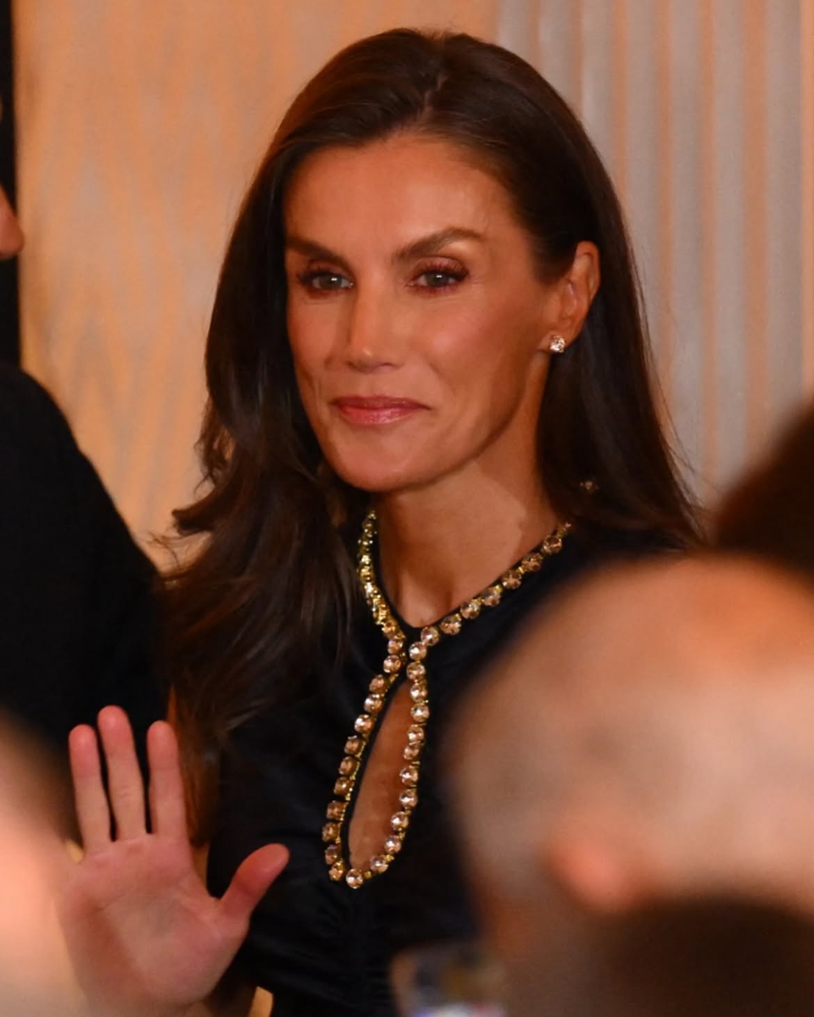Vương hậu Letizia tỏa s&aacute;ng với v&aacute;y đen Sandro Paris tại tiệc ngọai giao 2026 - Ảnh 5.