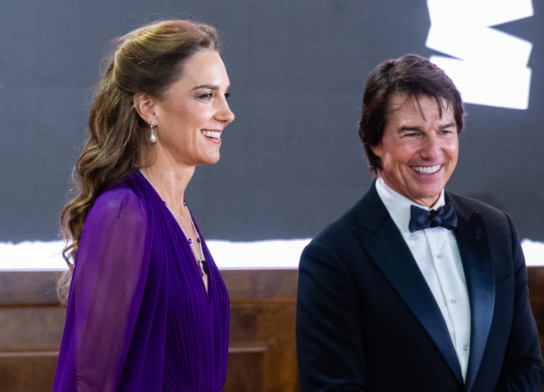 Tom Cruise khen ngợi Kate Middleton th&ocirc;ng minh v&agrave; h&agrave;i hước sau cuộc gặp thảm đỏ 2026 - Ảnh 1.