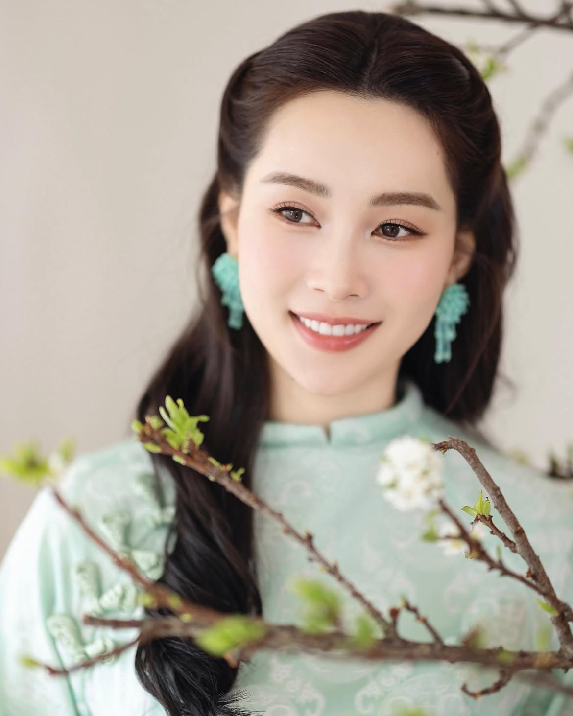 Đặng Thu Thảo hiếm hoi khoe con gái lớn: Gia đình hạnh phúc của nàng hậu năm 2026 - Ảnh 7. Đặng Thu Thảo hiếm hoi khoe con gái lớn: Gia đình hạnh phúc của nàng hậu năm 2026 - Ảnh 7.