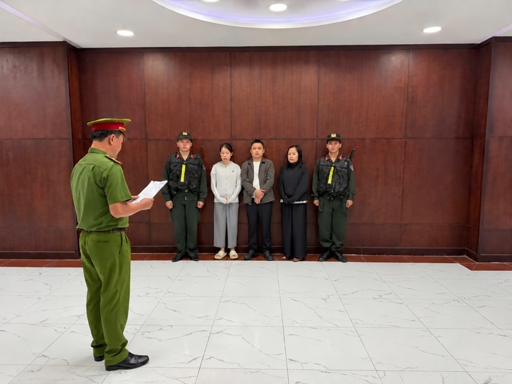 Khởi tố c&ocirc;ng ty cung cấp sản phẩm giảm c&acirc;n chứa chất cấm cho Ng&acirc;n 98 - Ảnh 1.