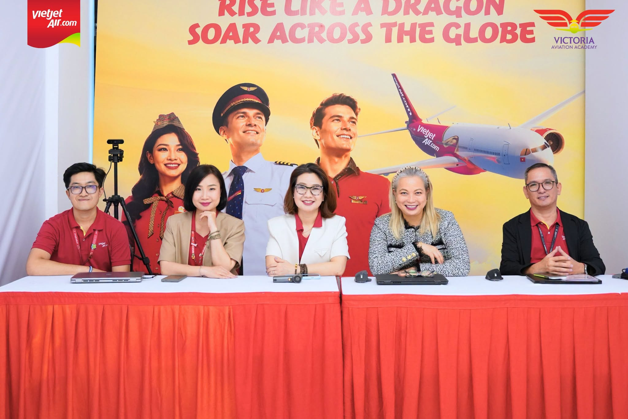 Vietjet tuyển dụng 300 tiếp vi&ecirc;n h&agrave;ng kh&ocirc;ng với thu nhập l&ecirc;n đến 30 triệu đồng / th&aacute;ng - Ảnh 4.