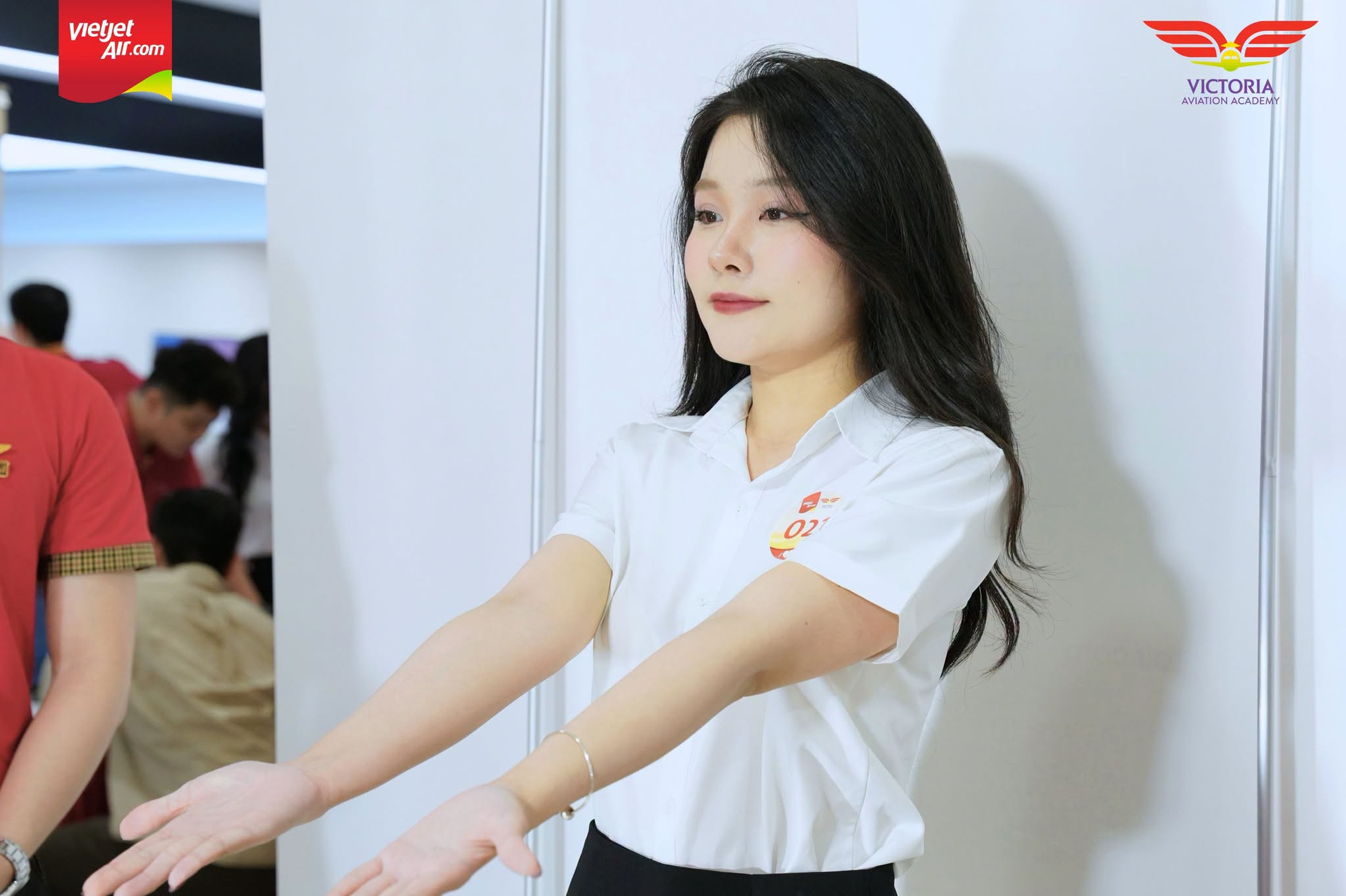 Vietjet tuyển dụng 300 tiếp vi&ecirc;n h&agrave;ng kh&ocirc;ng với thu nhập l&ecirc;n đến 30 triệu đồng / th&aacute;ng - Ảnh 6.