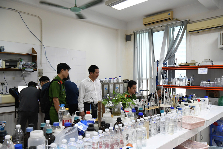 Khởi tố gi&aacute;m đốc , viện trưởng sai lệch kết quả quan trắc năm 2026 - Ảnh 1.