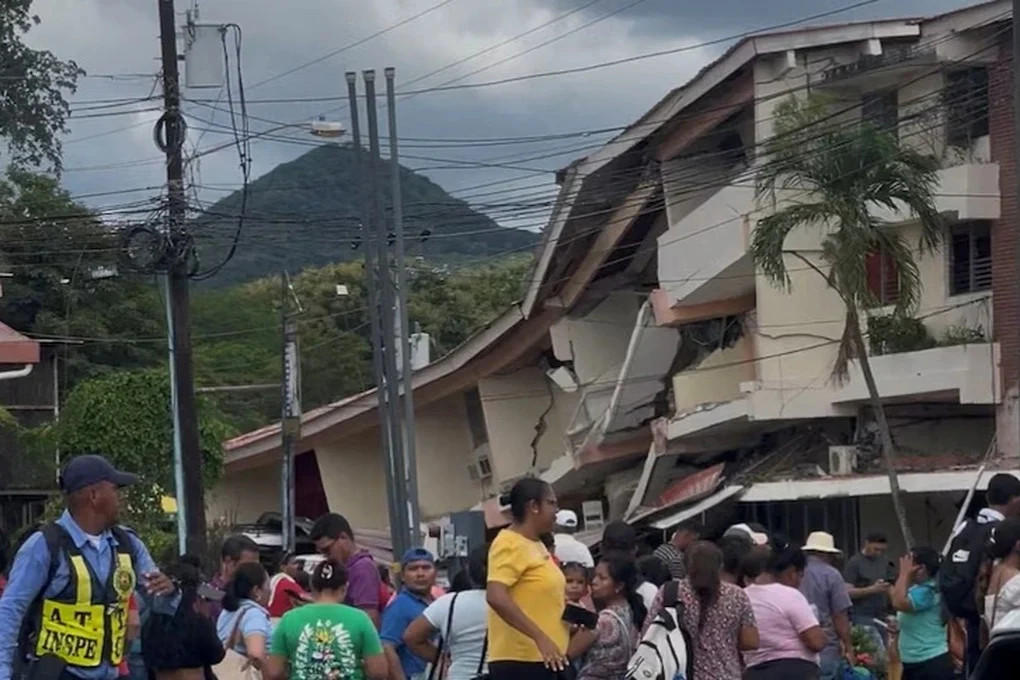 Động đất 7 , 7 độ ở Panama: H&agrave;ng loạt t&ograve;a nh&agrave; đổ sập , người d&acirc;n hoảng loạn - Ảnh 3.