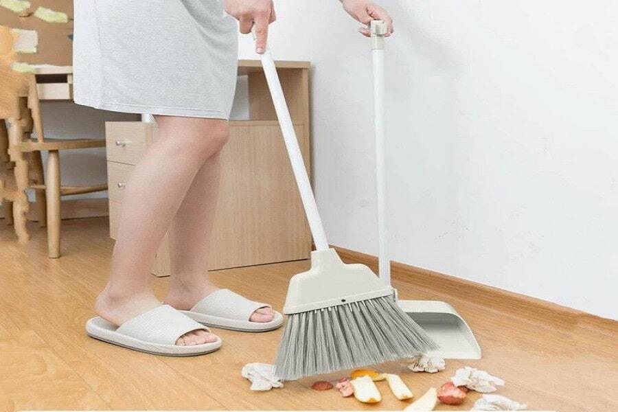 Th&oacute;i quen qu&eacute;t nh&agrave; cần bỏ ngay - Ảnh 1.