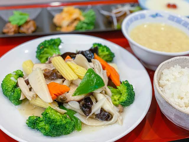Giảm c&acirc;n m&atilde;i kh&ocirc;ng th&agrave;nh c&ocirc;ng, b&aacute;c sĩ chỉ ra sai lầm ngay từ bữa s&aacute;ng: Thực đơn gi&uacute;p giảm 22kg trong 8 th&aacute;ng - Ảnh 3.