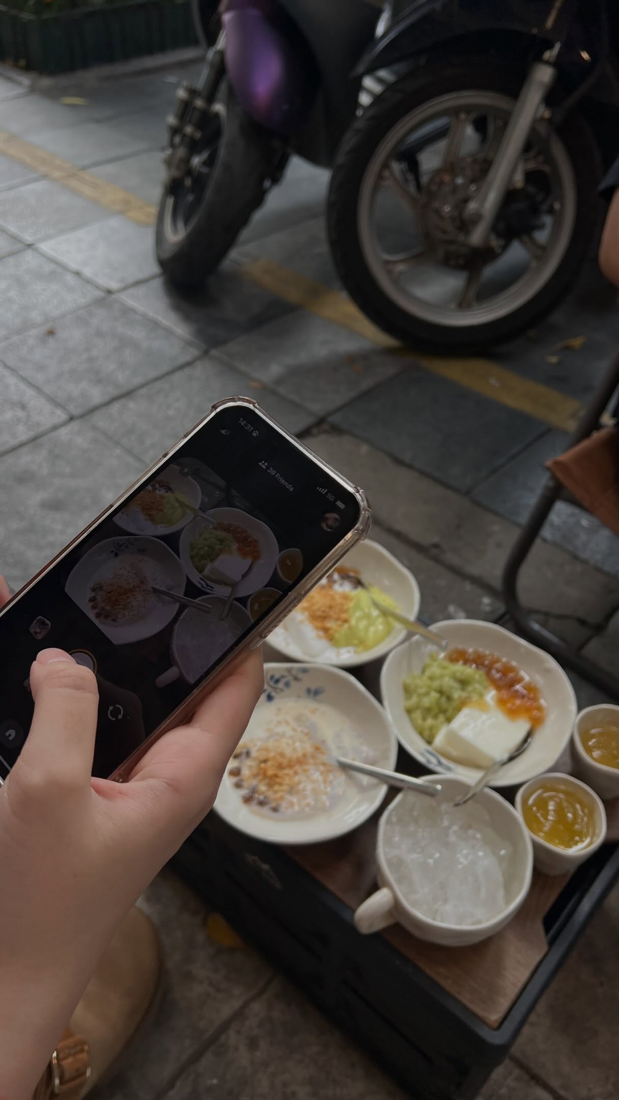 H&agrave; Nội v&agrave;o thu 2026: Người d&acirc;n rủ nhau ra phố tận hưởng kh&ocirc;ng kh&iacute; se lạnh - Ảnh 43.