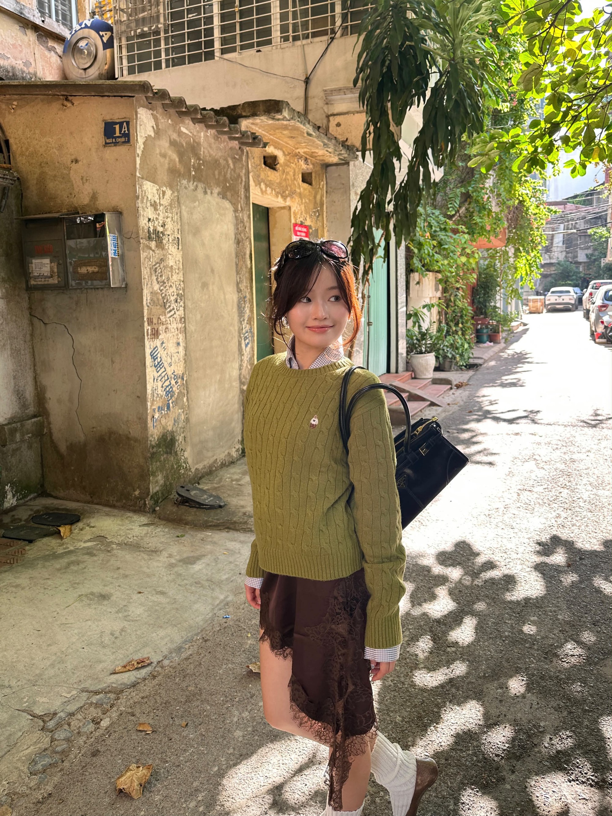 H&agrave; Nội v&agrave;o thu 2026: Người d&acirc;n rủ nhau ra phố tận hưởng kh&ocirc;ng kh&iacute; se lạnh - Ảnh 5.
