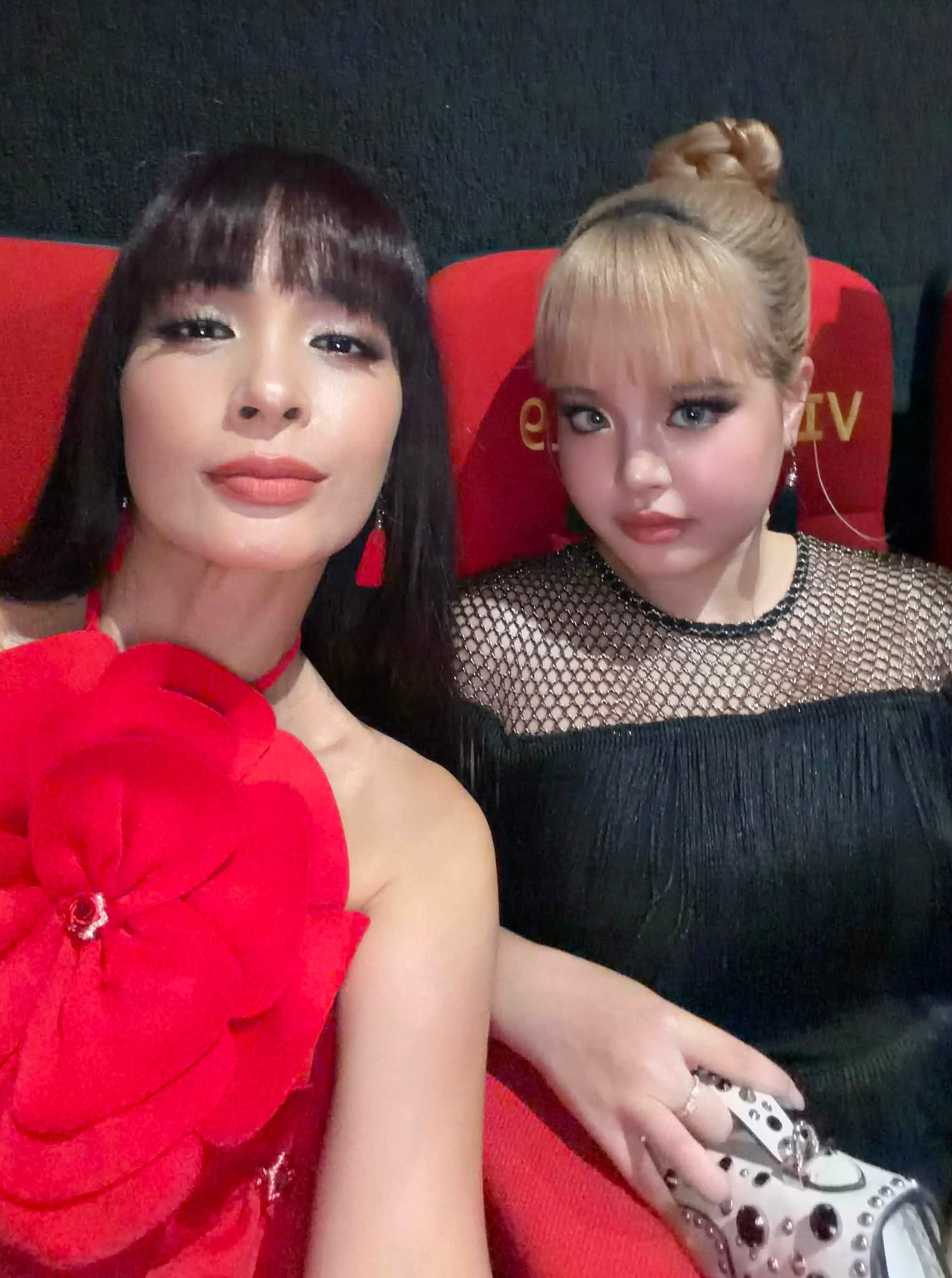 2 con g&aacute;i si&ecirc;u mẫu Th&uacute;y Hạnh tuổi thiếu nữ: Xinh đẹp nổi bật v&agrave; được kỳ vọng nối nghiệp mẹ- Ảnh 8.