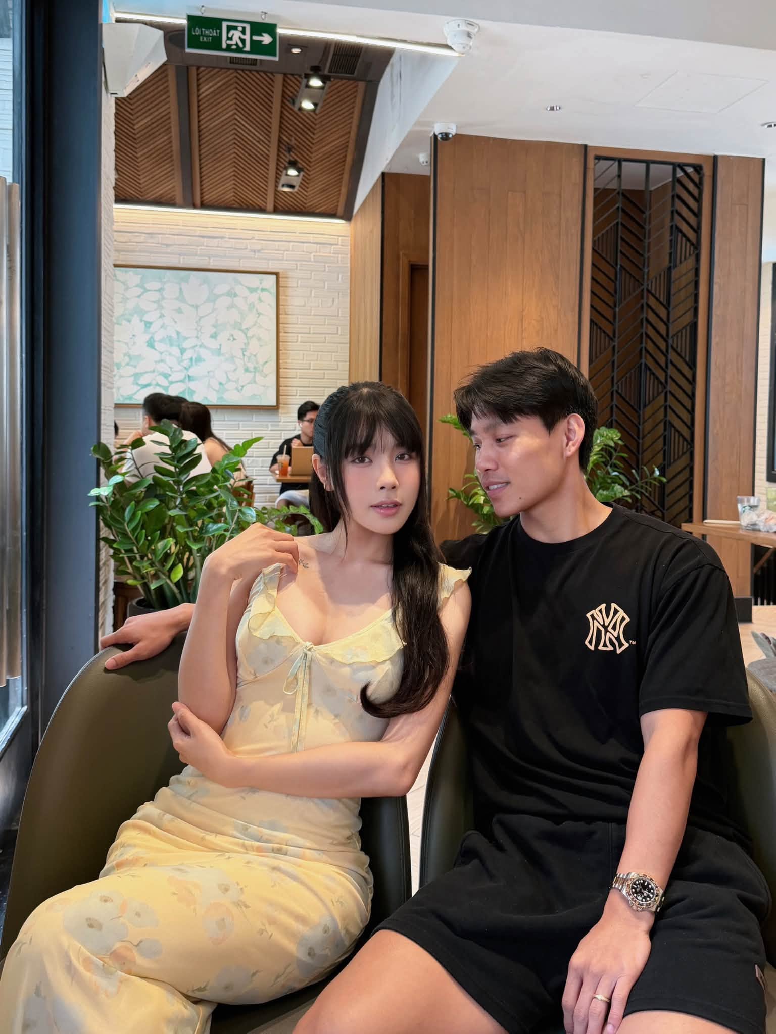 Mẹ đơn th&acirc;n ở Ninh B&igrave;nh từng c&oacute; con g&aacute;i ri&ecirc;ng, lấy ch&agrave;ng trai t&acirc;n nổi tiếng k&eacute;m 3 tuổi, được đối xử kh&ocirc;ng tin nổi- Ảnh 1.