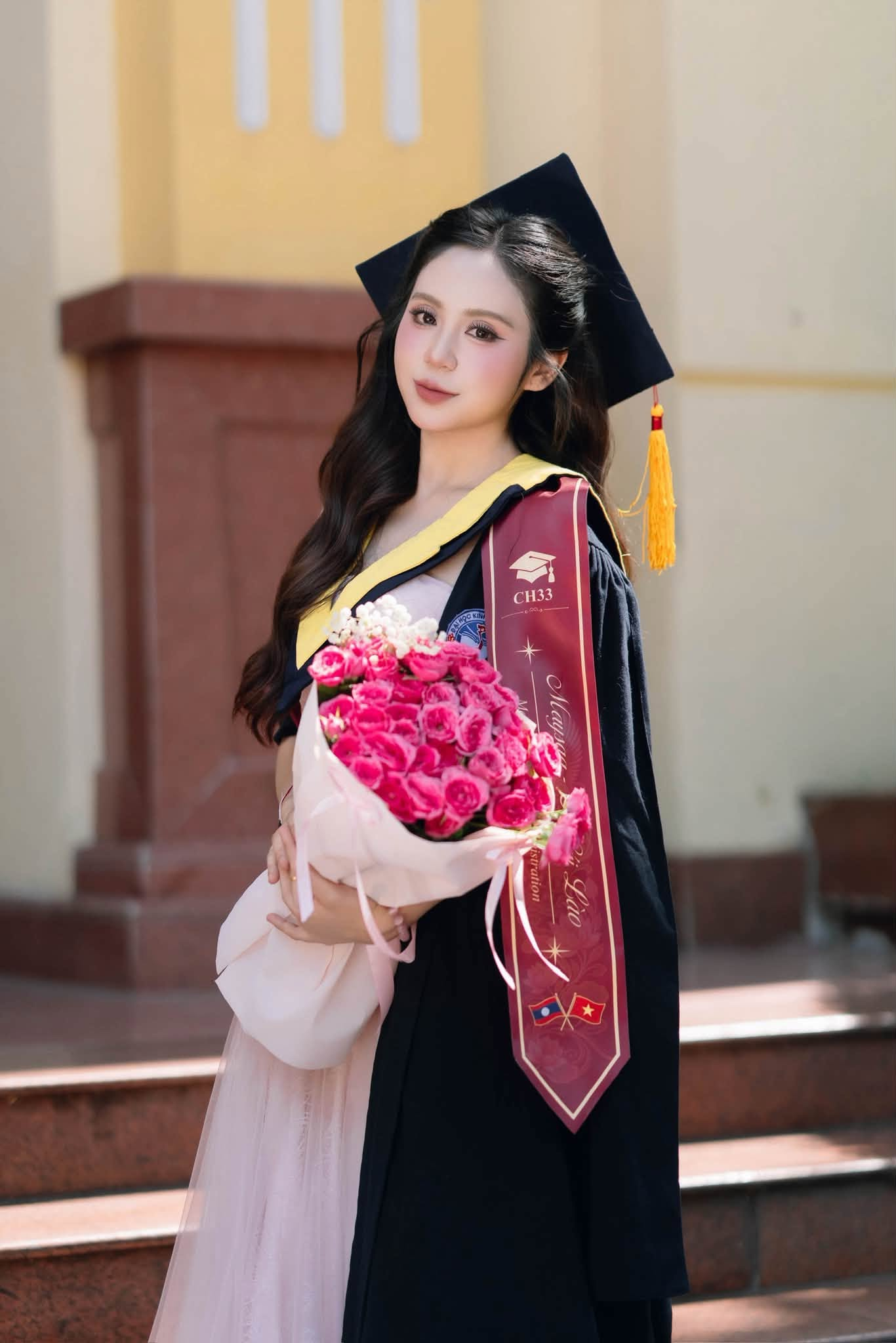 Maysaa c&ocirc; g&aacute;i L&agrave;o trở th&agrave;nh t&acirc;n thạc sĩ v&agrave; ng&ocirc;i sao mạng x&atilde; hội tại Việt Nam - Ảnh 3.