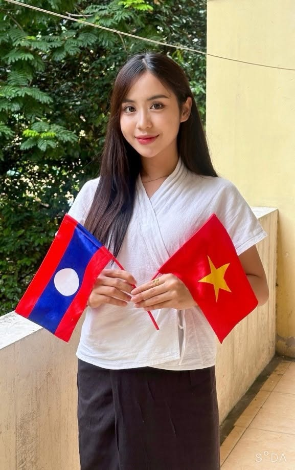 Maysaa c&ocirc; g&aacute;i L&agrave;o trở th&agrave;nh t&acirc;n thạc sĩ v&agrave; ng&ocirc;i sao mạng x&atilde; hội tại Việt Nam - Ảnh 6.