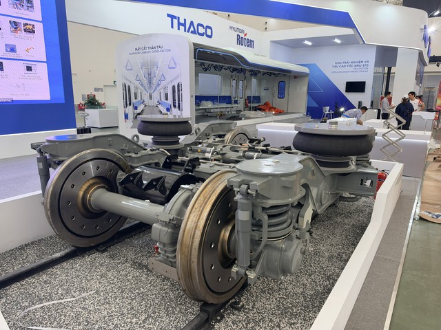 T&agrave;u cao tốc EMU - 370 của tỷ ph&uacute; Trần B&aacute; Dương: Khai th&aacute;c 370 km / h tại Việt Nam - Ảnh 3.
