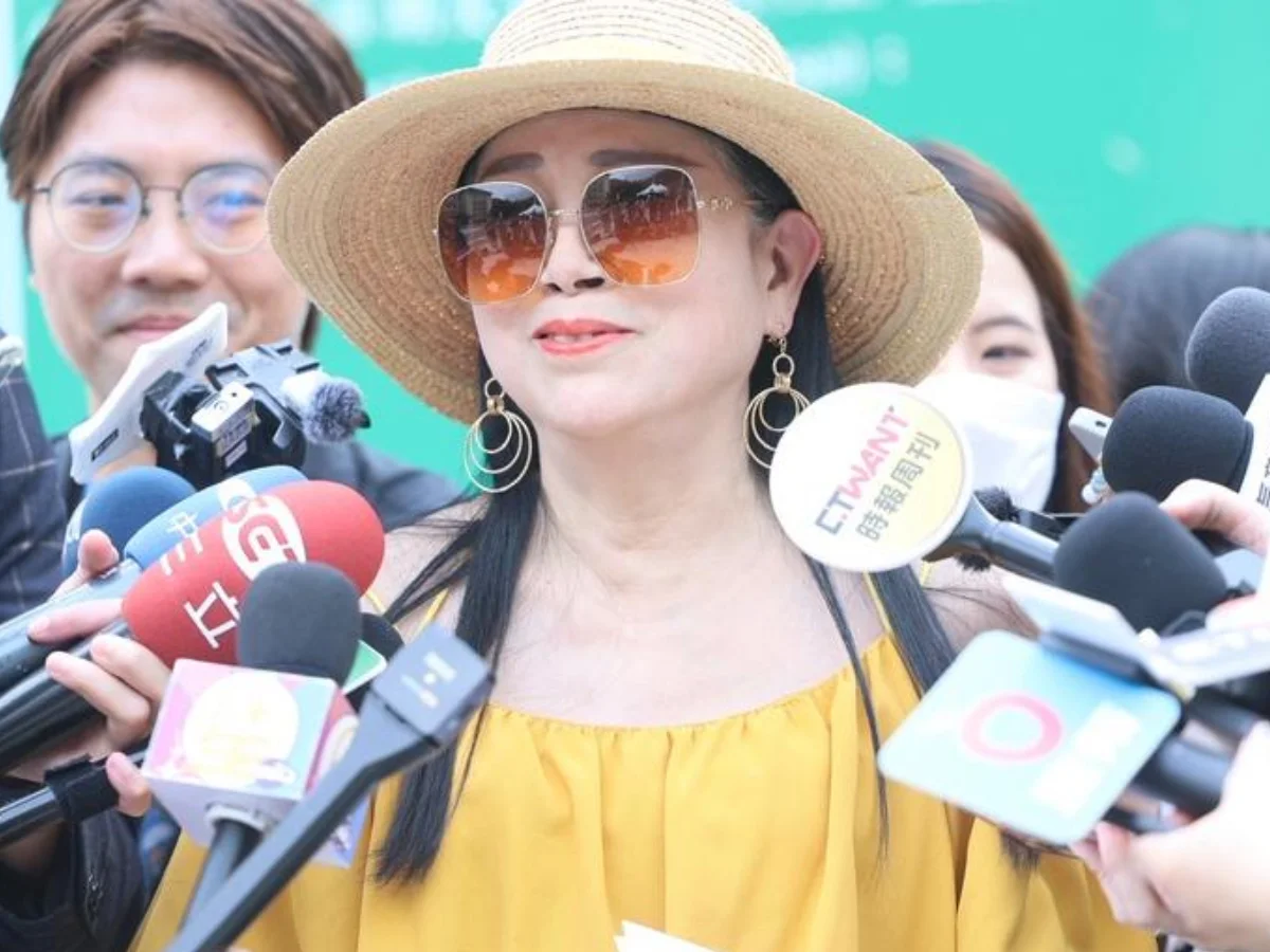 68 tuổi, “mỹ nhân thượng lưu” Đài Loan bất ngờ tái xuất: Làn da căng sáng gây chú ý, hé lộ bí quyết dưỡng nhan gây tranh cãi - Ảnh 2.