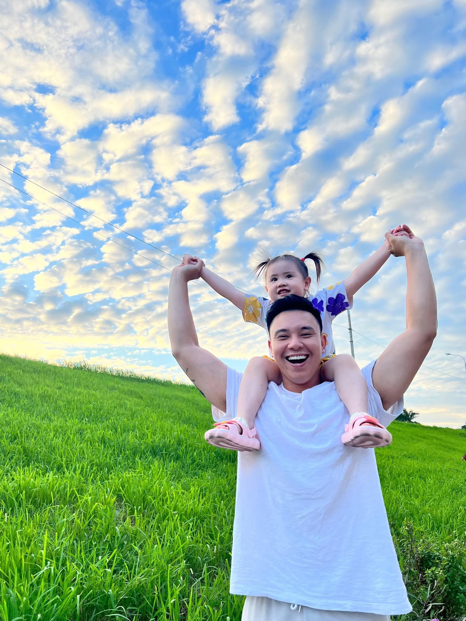 "Bố vợ" Đông Hùng và màn khoe con gái khiến các "chàng rể tương lai run rẩy"- Ảnh 4.