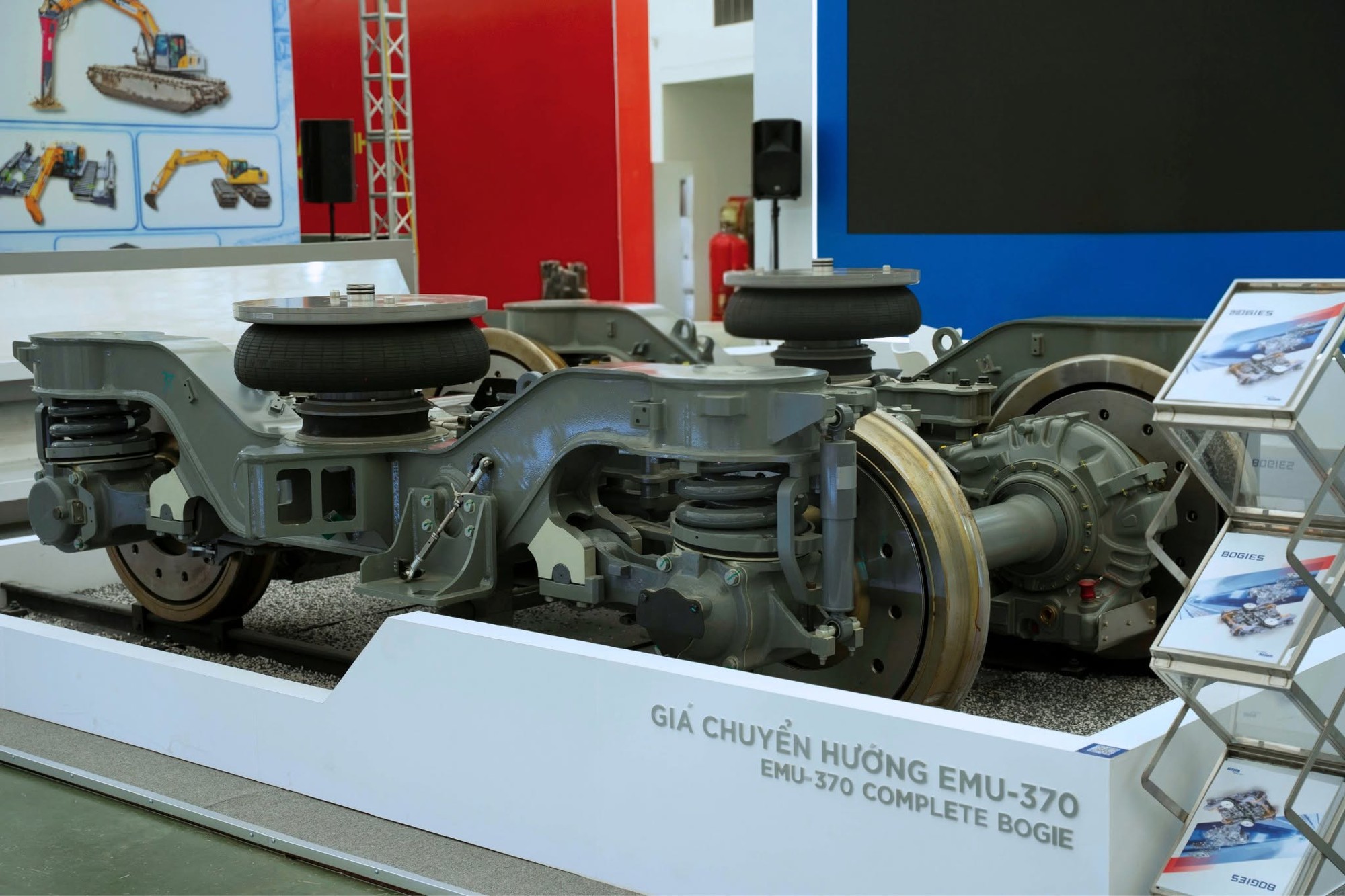 T&agrave;u cao tốc EMU - 370 của tỷ ph&uacute; Trần B&aacute; Dương: Khai th&aacute;c 370 km / h tại Việt Nam - Ảnh 5.
