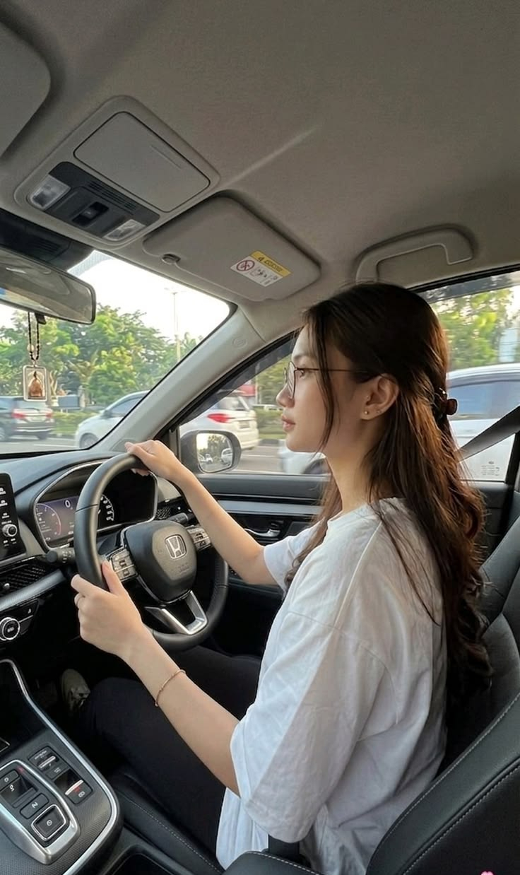 Hai gia đ&igrave;nh c&ugrave;ng thu nhập 30 triệu/th&aacute;ng, chỉ kh&aacute;c chuyện c&oacute; &ocirc; t&ocirc; hay kh&ocirc;ng: Cuối th&aacute;ng số tiền c&ograve;n lại ch&ecirc;nh nhau bất ngờ - Ảnh 1.