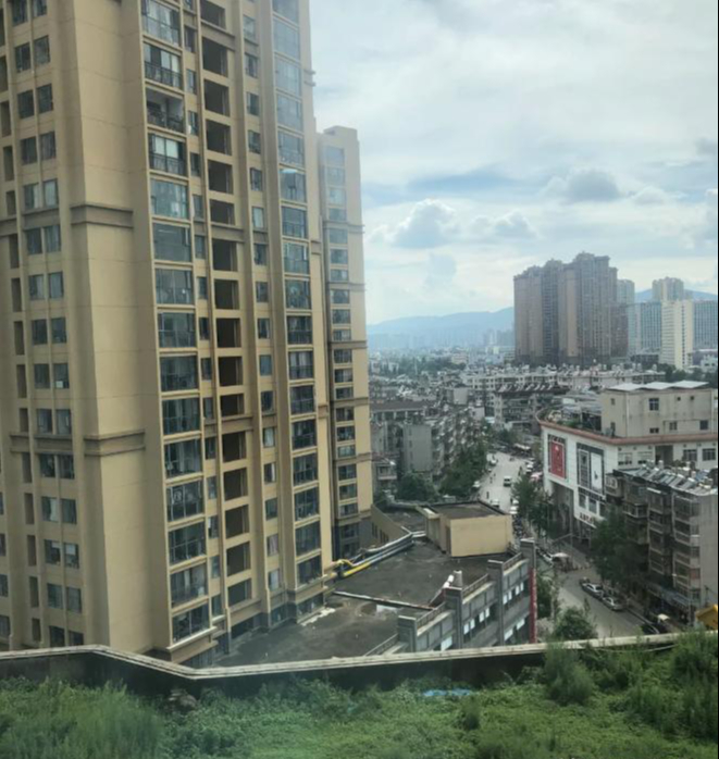 Từ tầng 33 c&oacute; thang m&aacute;y chuyển xuống tầng 3 kh&ocirc;ng thang m&aacute;y, t&ocirc;i mới hiểu m&igrave;nh đ&atilde; chọn nh&agrave; sai ở điểm n&agrave;o - Ảnh 2.