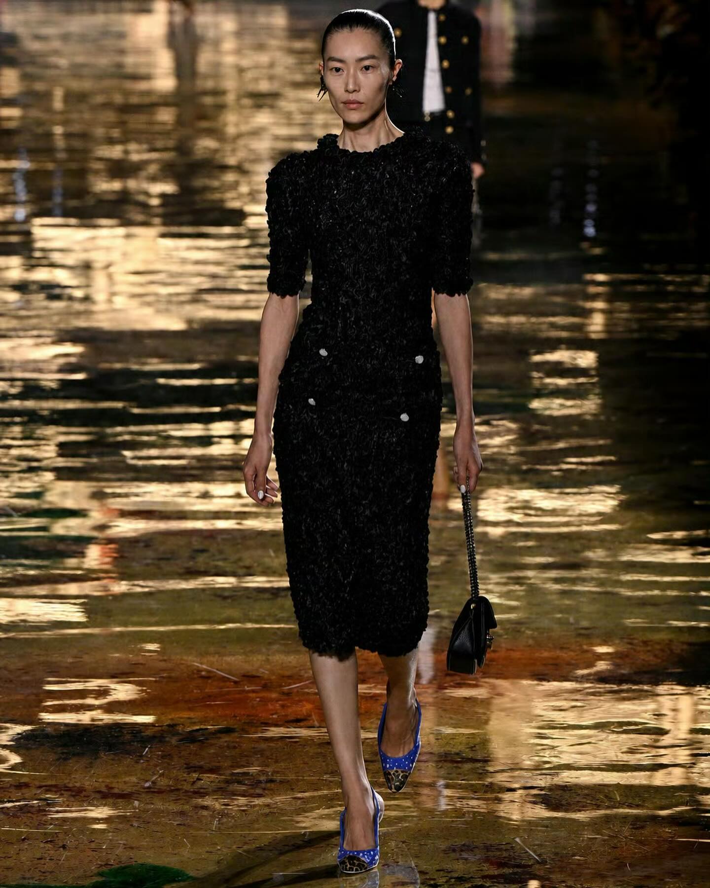 Lưu Văn v&agrave; sức mạnh vượt b&atilde;o bạo lực mạng tại Paris Fashion Week 2027 - Ảnh 9.
