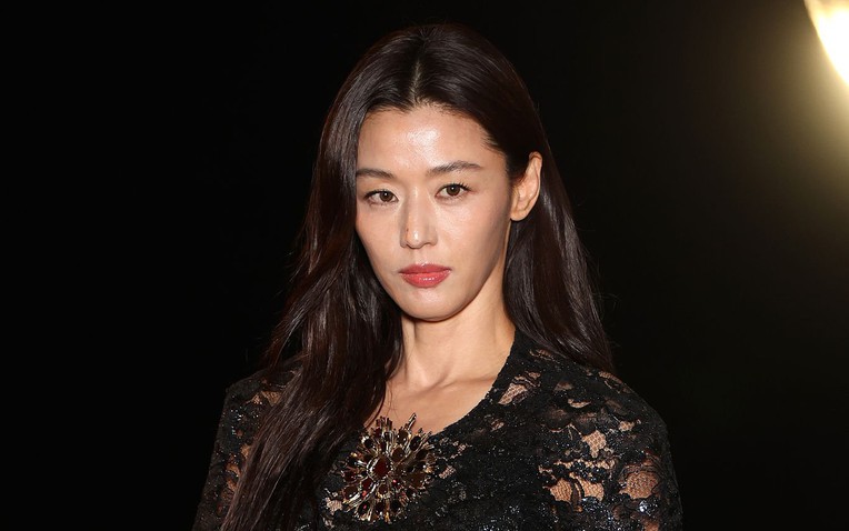 Jeon Ji Hyun l&atilde;o h&oacute;a: Nguy&ecirc;n nh&acirc;n v&agrave; c&aacute;ch duy tr&igrave; vẻ đẹp tự nhi&ecirc;n - Ảnh 1.