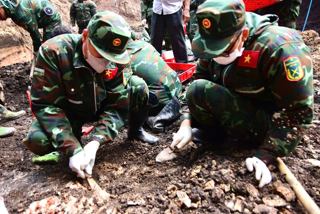TPHCM tổ chức lễ tiễn đưa 731 Anh h&ugrave;ng liệt sĩ về nơi an nghỉ tại C&ocirc;ng vi&ecirc;n L&ecirc; Thị Ri&ecirc;ng - Ảnh 5.