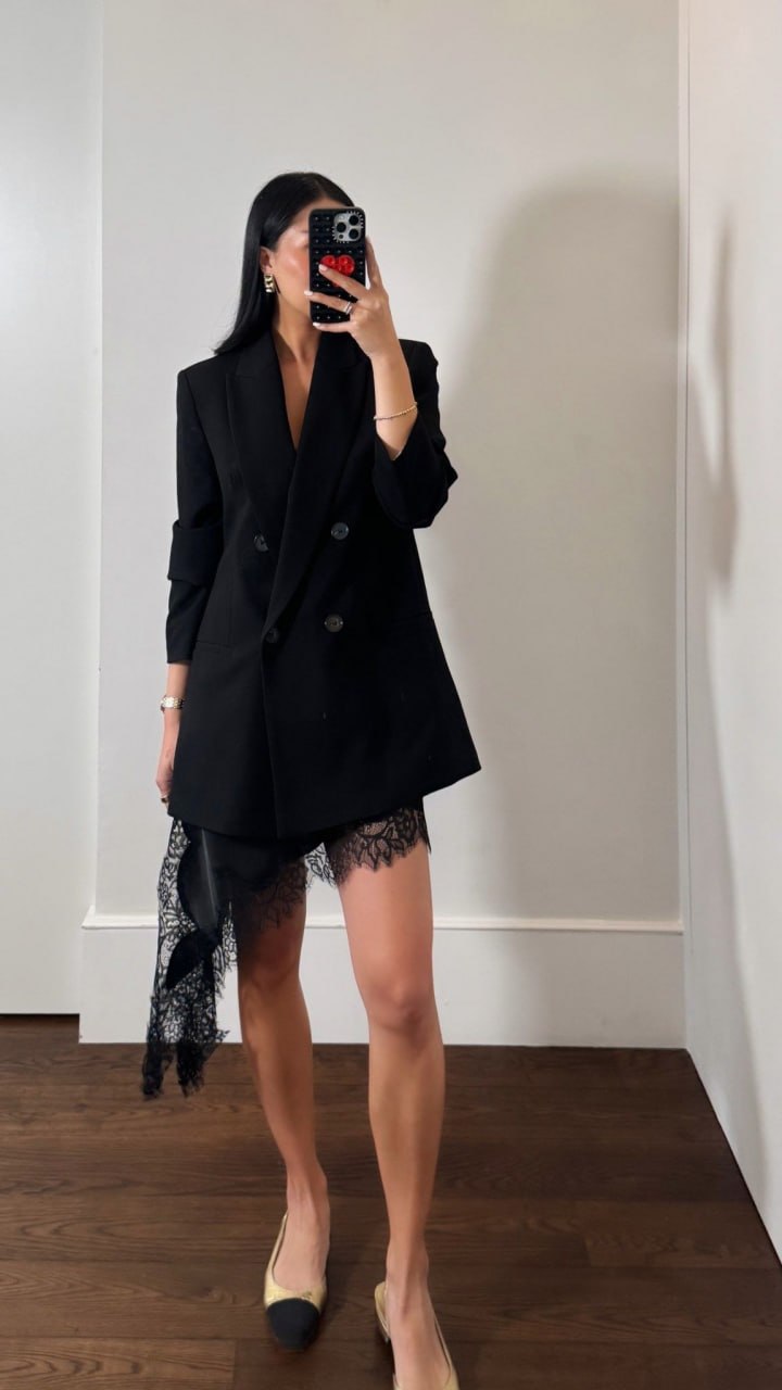 Blazer v&agrave; v&aacute;y lụa ren: C&ocirc;ng thức thời trang s&agrave;nh điệu cho m&ugrave;a thu 2026 - Ảnh 5.