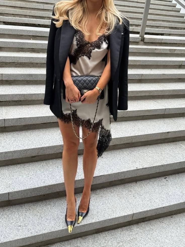 Blazer v&agrave; v&aacute;y lụa ren: C&ocirc;ng thức thời trang s&agrave;nh điệu cho m&ugrave;a thu 2026 - Ảnh 2.