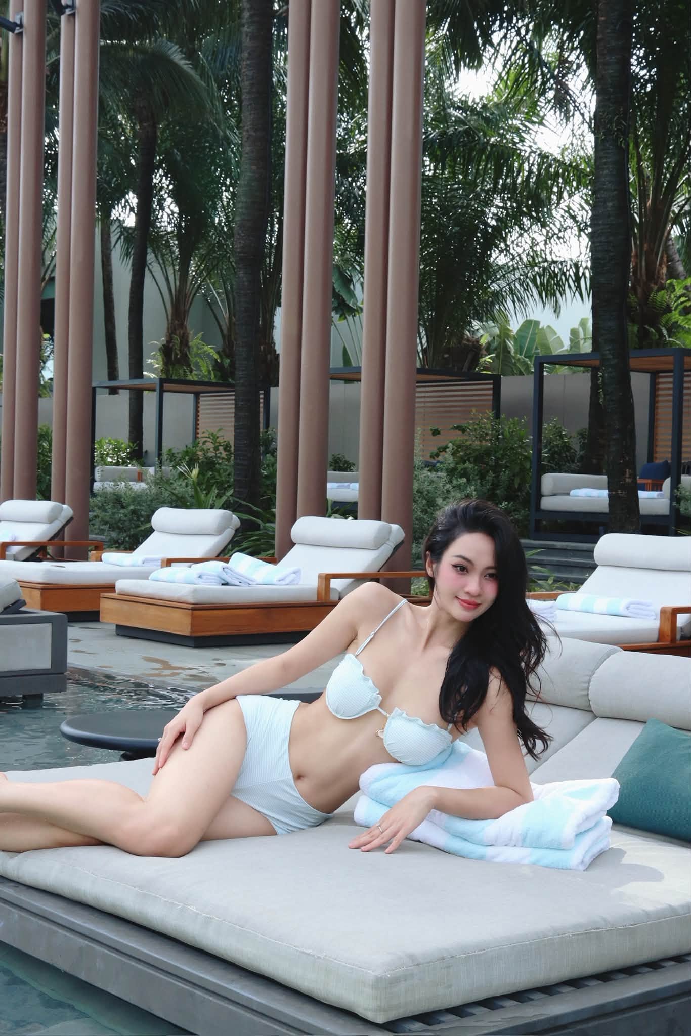 Vũ Th&uacute;y Quỳnh v&agrave; h&agrave;nh tr&igrave;nh mang thai: V&oacute;c d&aacute;ng đẹp Trong bộ bikini - Ảnh 1.