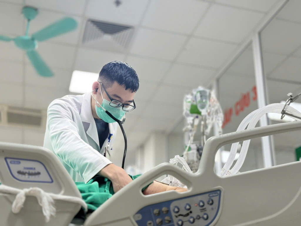Bệnh viện bệnh Nhiệt đới Trung ương cảnh b&aacute;o c&uacute;m A nguy hiểm ở người cao tuổi - Ảnh 1.