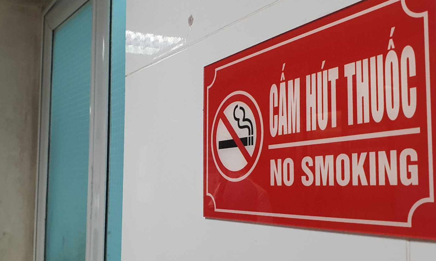 Đề xuất cấm h&uacute;t thuốc ho&agrave;n to&agrave;n tại kh&aacute;ch sạn , qu&aacute;n bar v&agrave; karaoke năm 2026 - Ảnh 1.