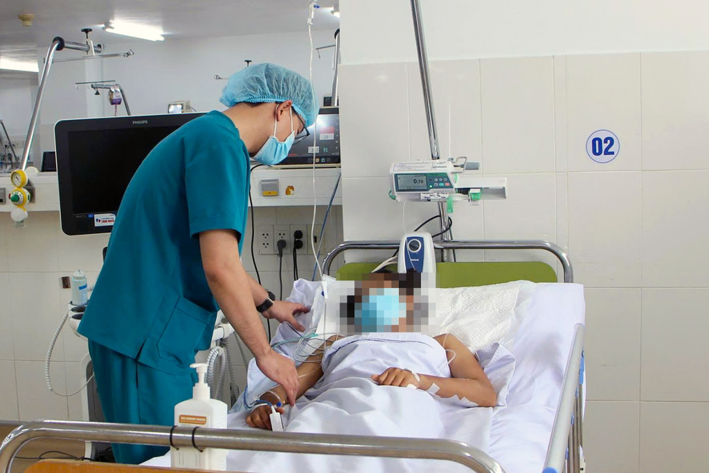 C&ocirc; g&aacute;i 19 tuổi ngộ độc Panadol v&agrave; nước rửa ch&eacute;n: Cuộc chiến gi&agrave;nh sự sống - Ảnh 1.