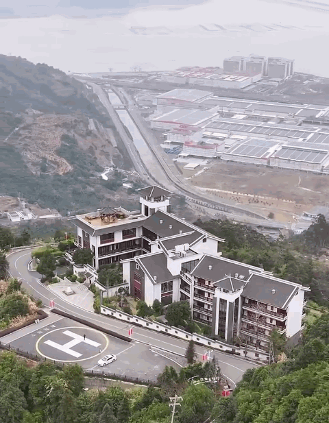 Đại gia x&acirc;y biệt thự 