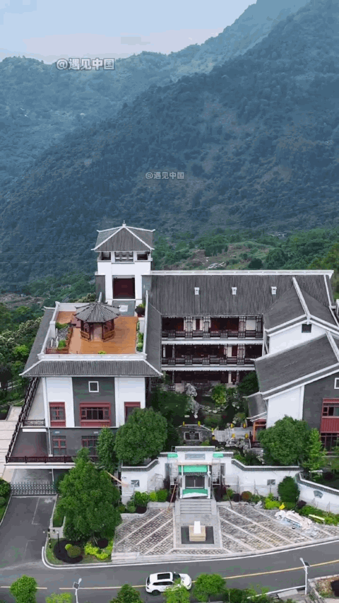 Đại gia x&acirc;y biệt thự 