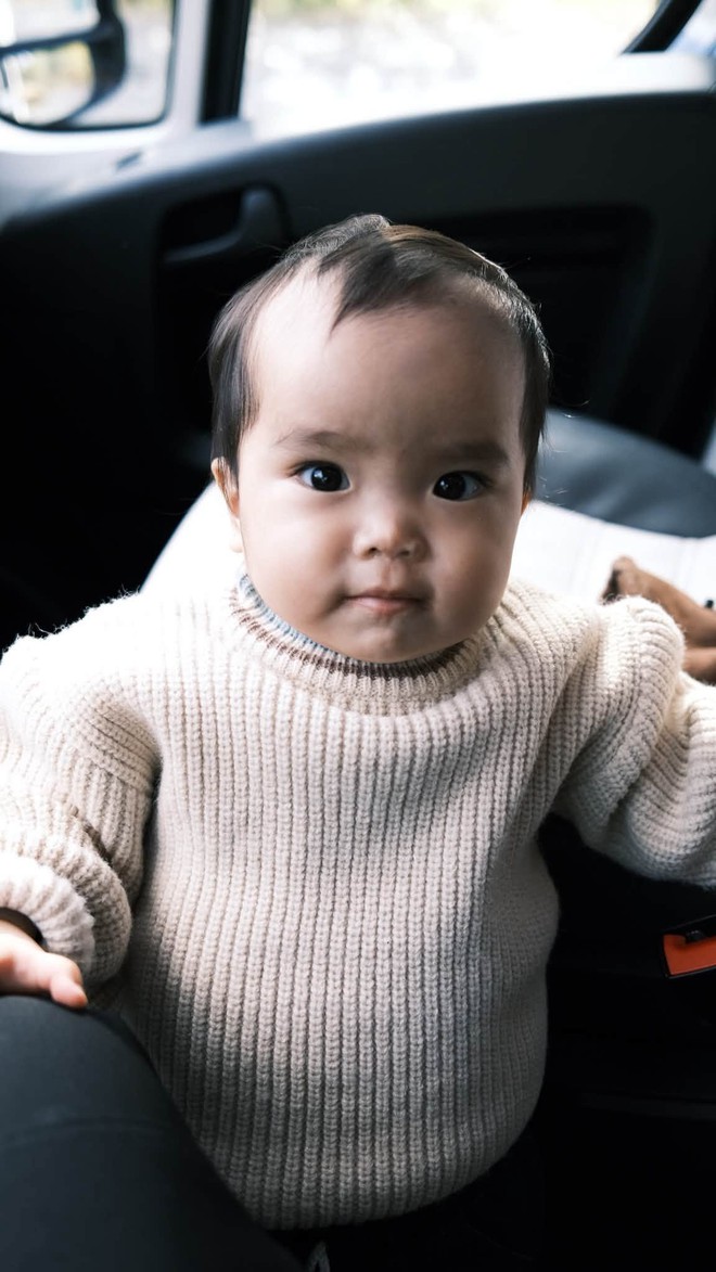 Ng&ocirc; Thanh V&acirc;n cho con g&aacute;i mặc v&aacute;y b&aacute;nh b&egrave;o, thừa nhận từ ng&agrave;y c&oacute; con &ldquo;cười bằng cả qu&atilde;ng đời trước gom lại&rdquo; - Ảnh 6.