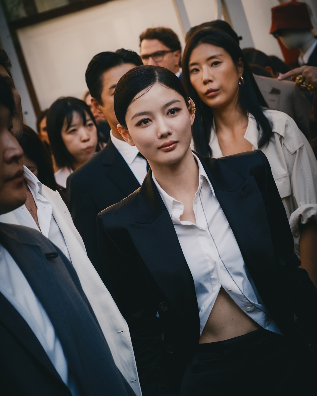Kim Yoo Jung đổi style năng động v&agrave; hiện đại , đẹp kh&ocirc;ng g&oacute;c chết - Ảnh 11.