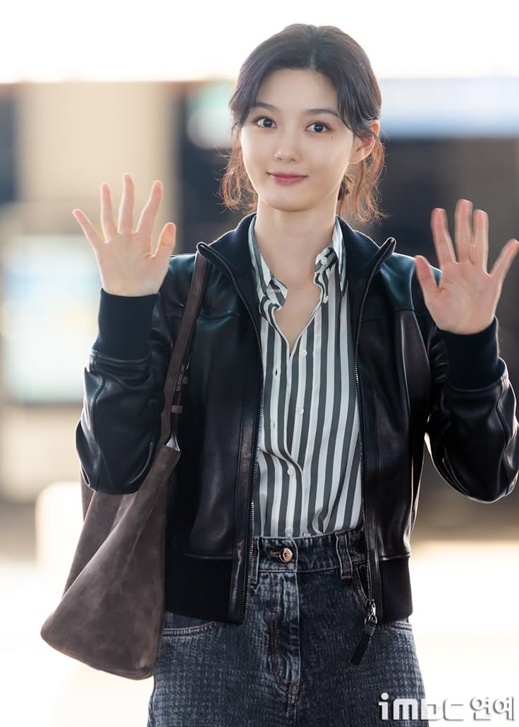 Kim Yoo Jung đổi style năng động v&agrave; hiện đại , đẹp kh&ocirc;ng g&oacute;c chết - Ảnh 8.