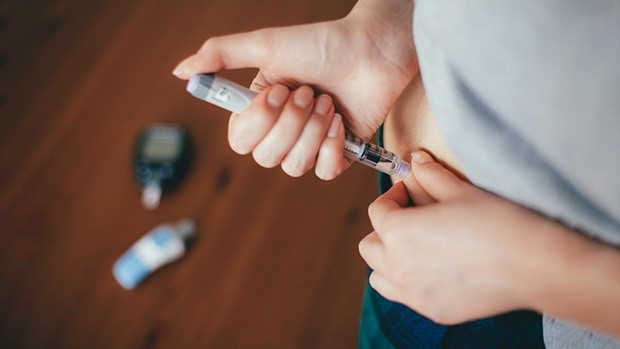 B&aacute;c sĩ Nội tiết cảnh b&aacute;o về ti&ecirc;m insulin v&ograve;ng quanh rốn kh&ocirc;ng đ&uacute;ng c&aacute;ch - Ảnh 3.