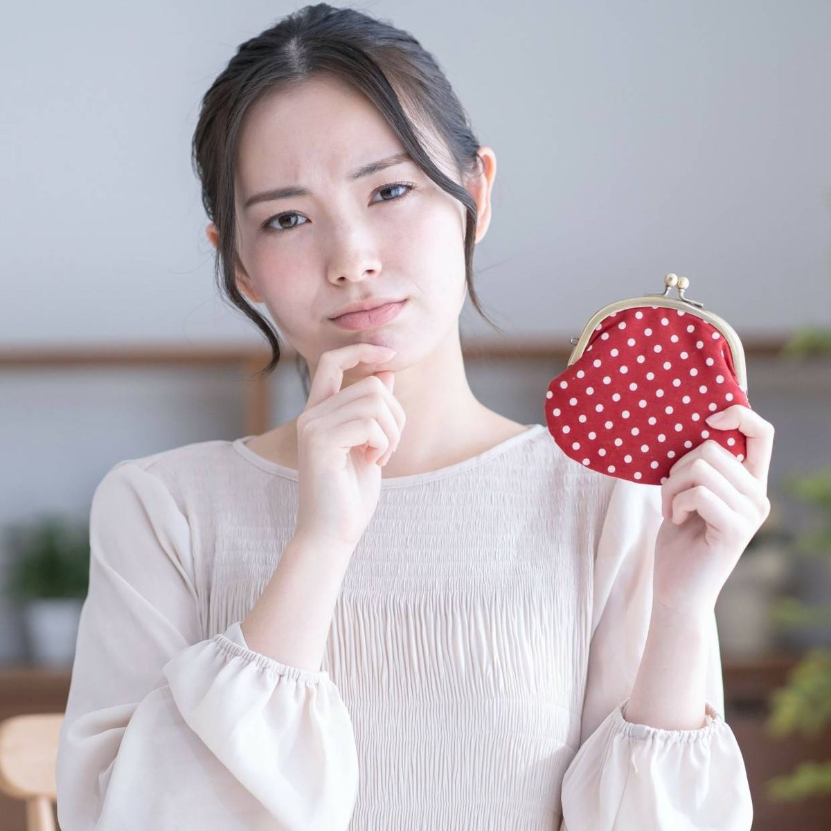 7 khoản chi dễ khiến phụ nữ tuổi 40 &ldquo;mất tiền m&agrave; kh&ocirc;ng thấy m&igrave;nh ti&ecirc;u g&igrave;&rdquo; - Ảnh 1.